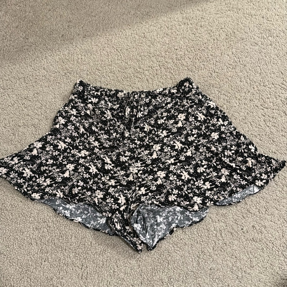 All In Favor Black and White Pattern Flowy Shorts (Nordstrom)